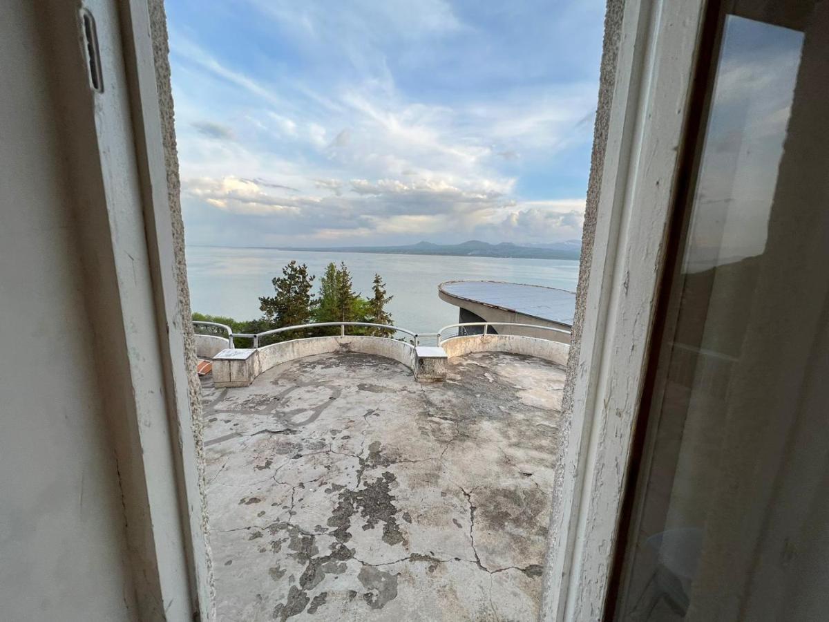 Sevan Writers House Quarto foto